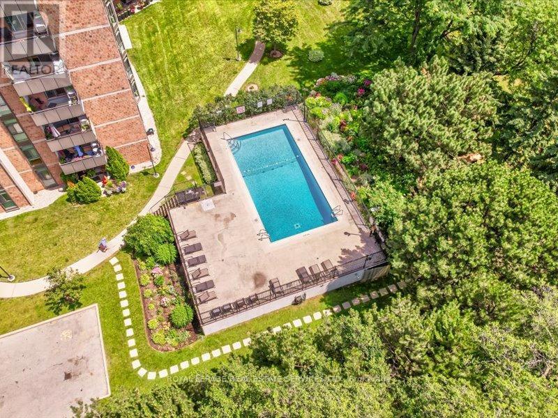 708 - 5250 Lakeshore Road, Burlington, ON - Outdoor With In Ground Pool