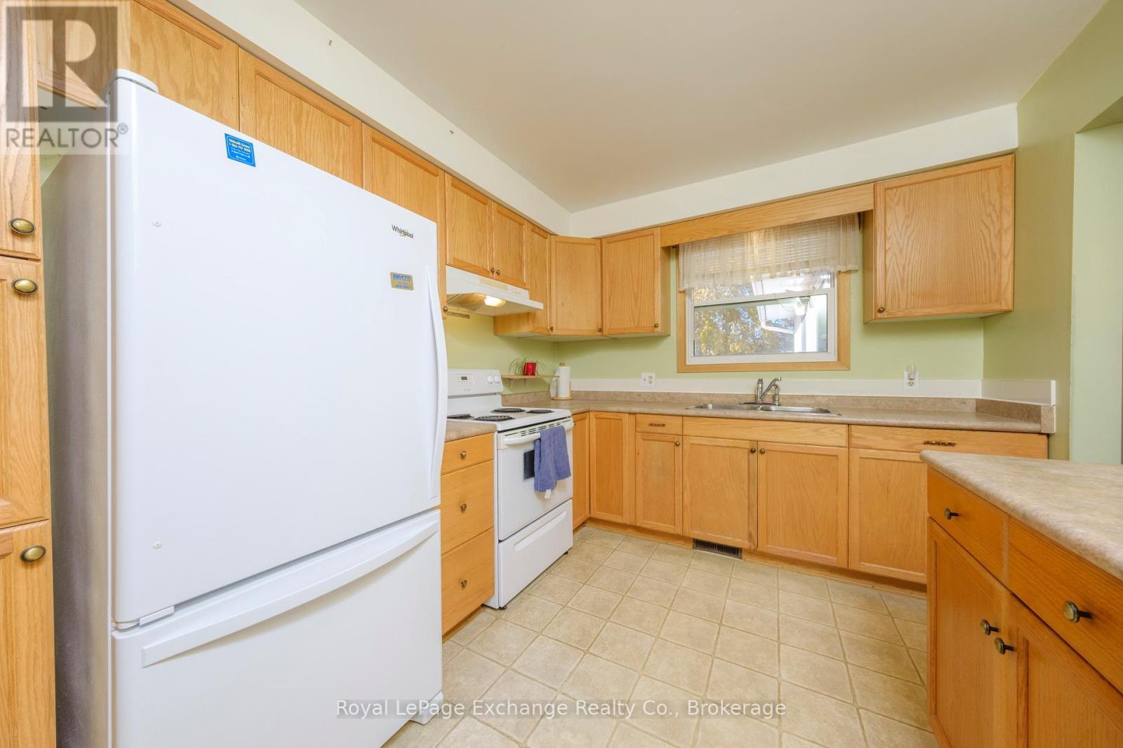 28 Heather Boulevard, Huron-Kinloss, ON - Indoor Photo Showing Kitchen With Double Sink