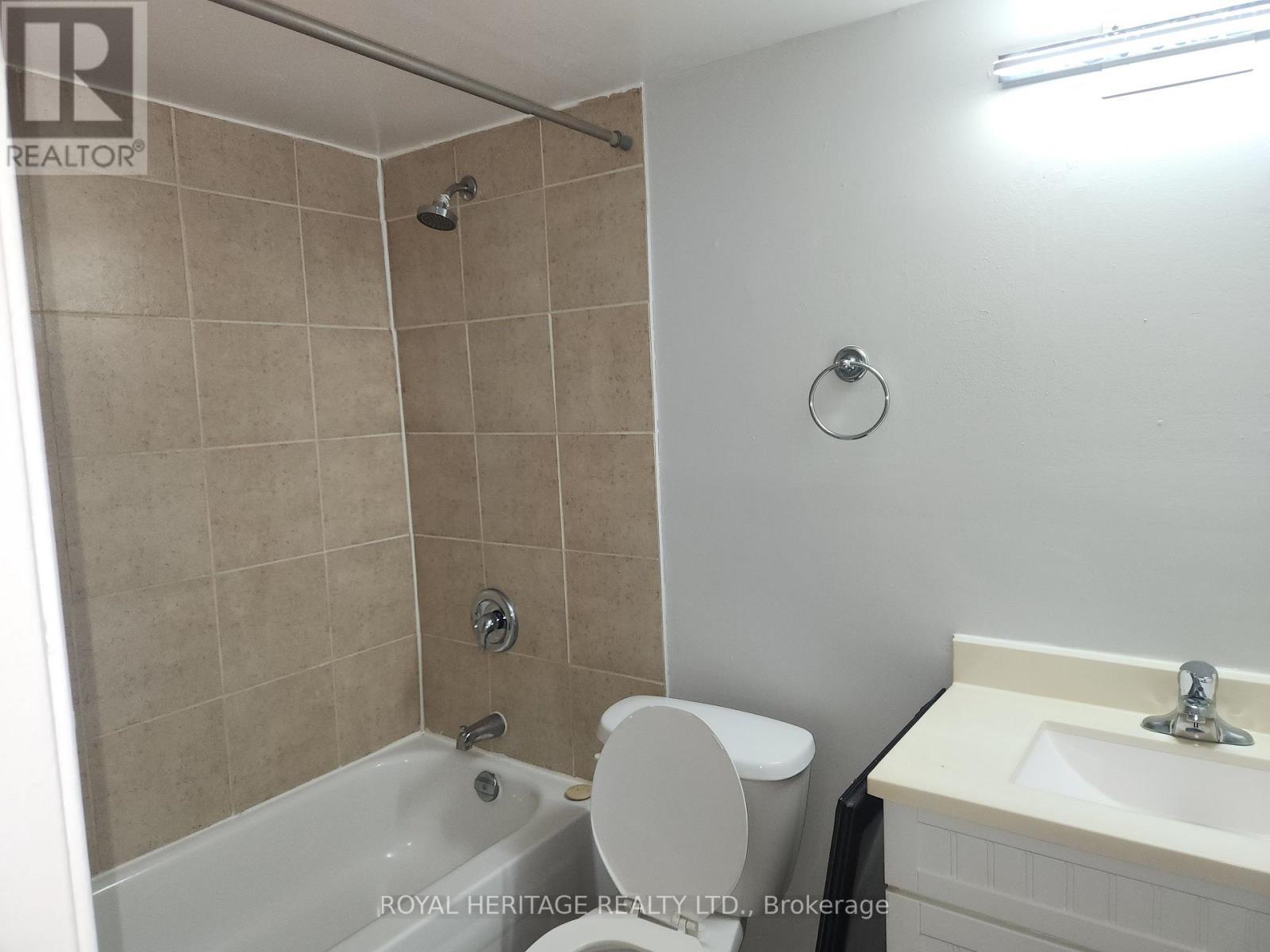 107 - 8800 Willoughby Drive, Niagara Falls, ON - Indoor Photo Showing Bathroom