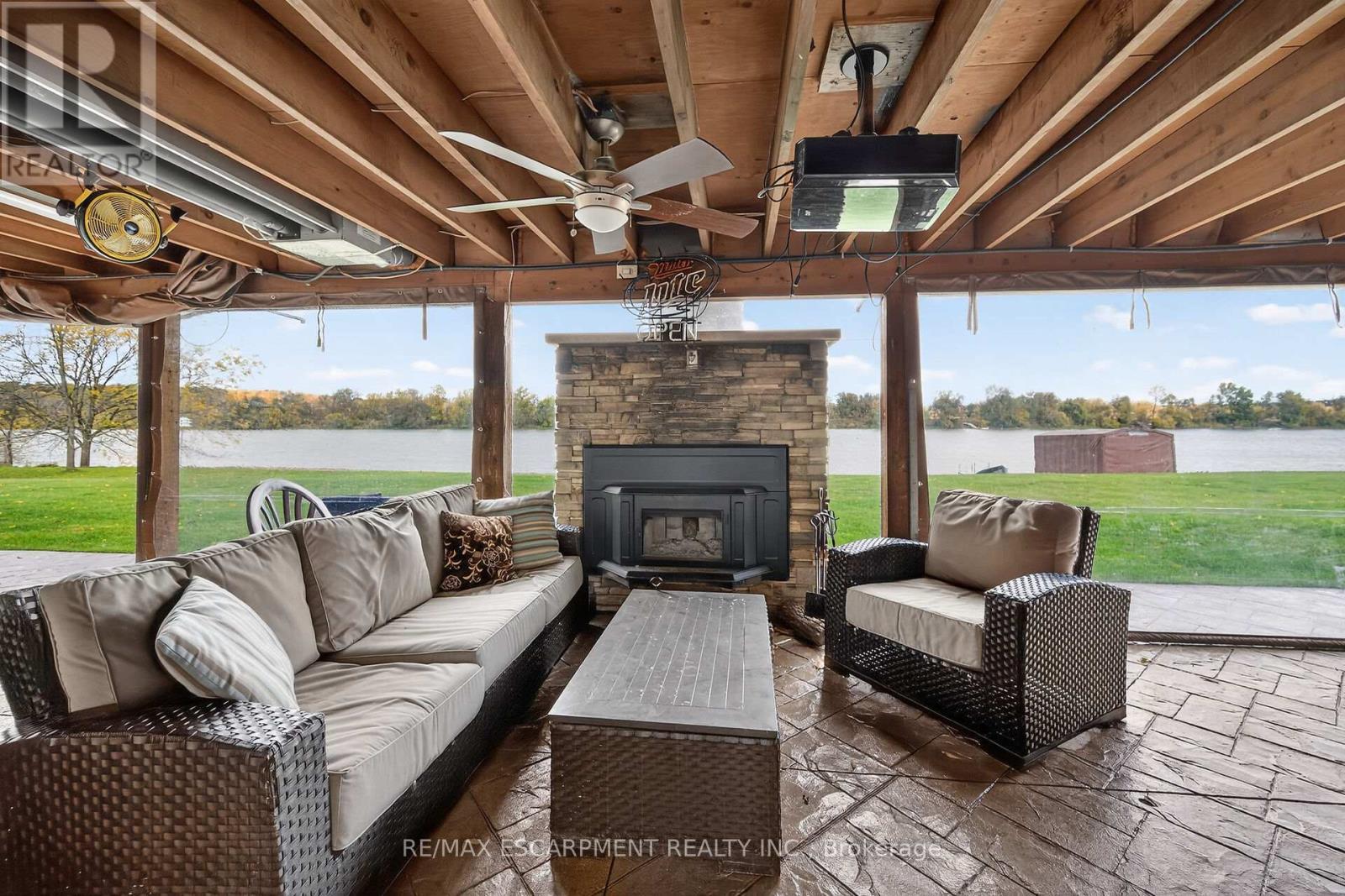 1140 River Road, Haldimand, ON - With Fireplace With Deck Patio Veranda With Exterior