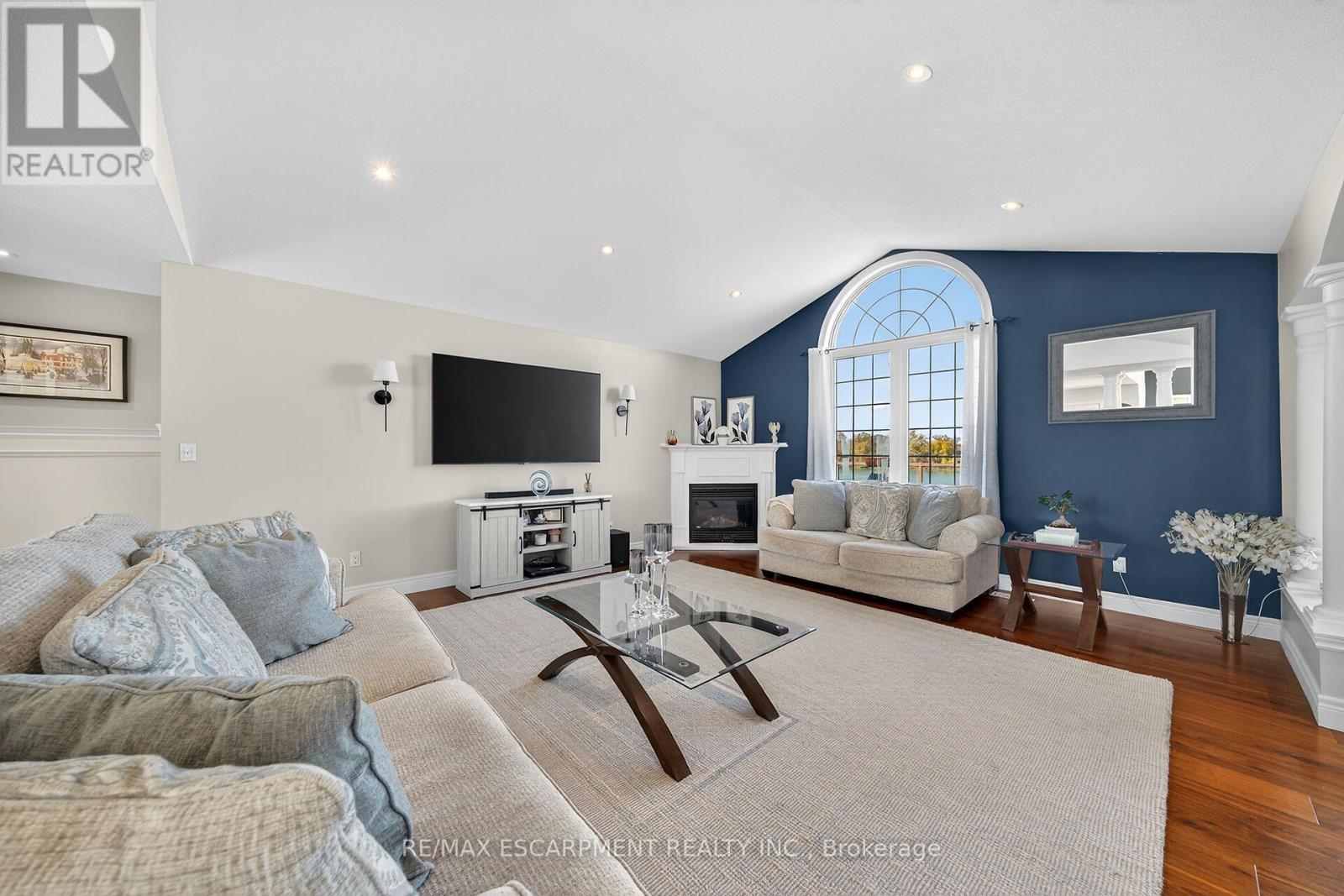 1140 River Road, Haldimand, ON - Indoor Photo Showing Living Room With Fireplace