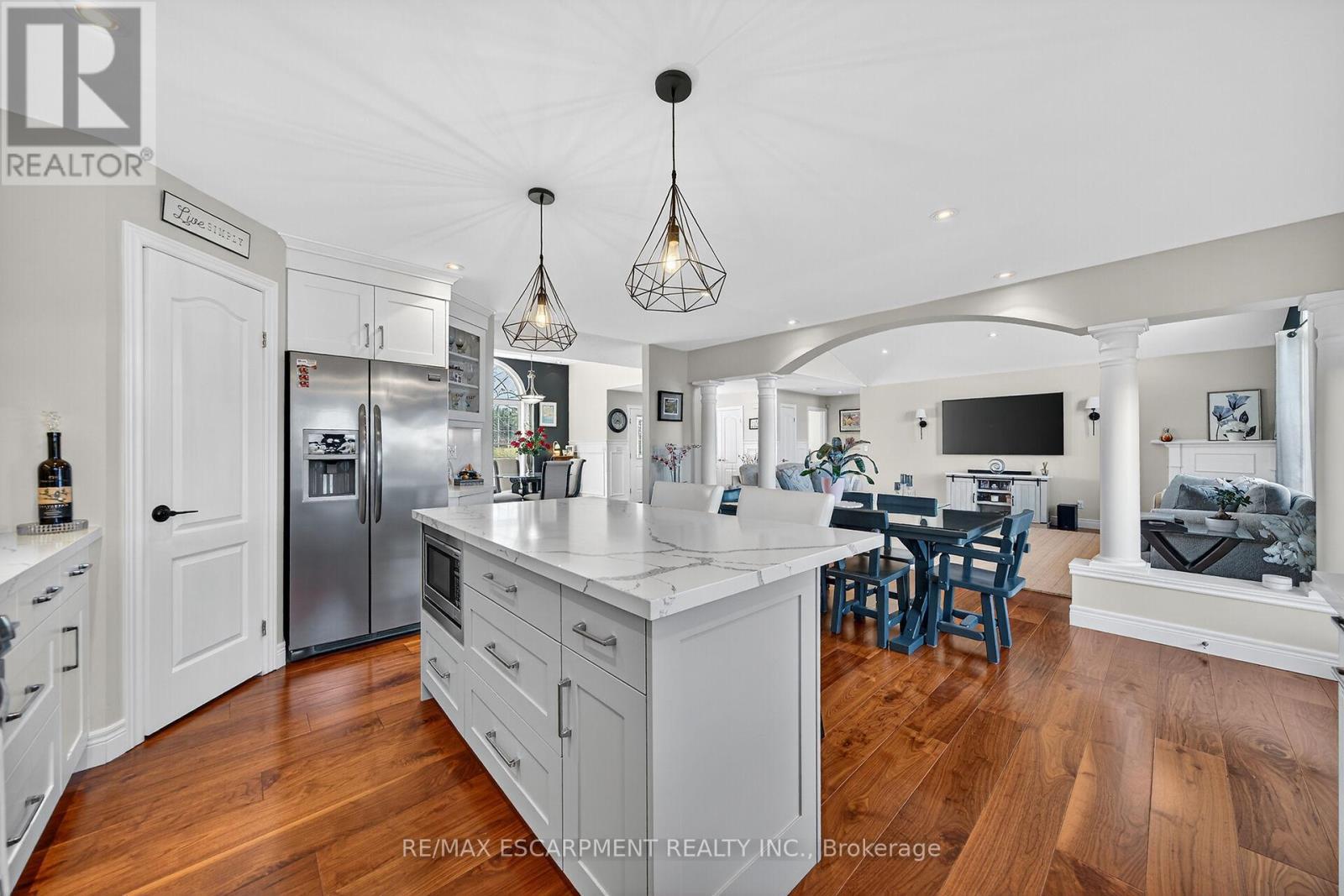 1140 River Road, Haldimand, ON - Indoor Photo Showing Kitchen With Upgraded Kitchen