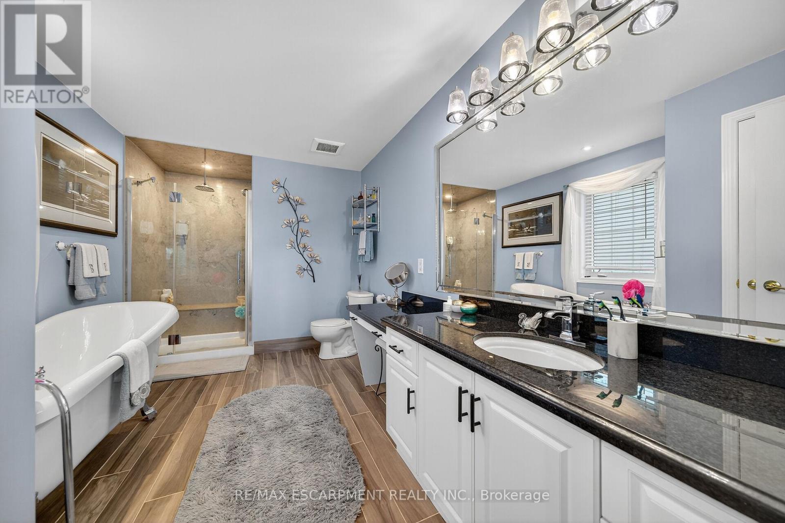 1140 River Road, Haldimand, ON - Indoor Photo Showing Bathroom