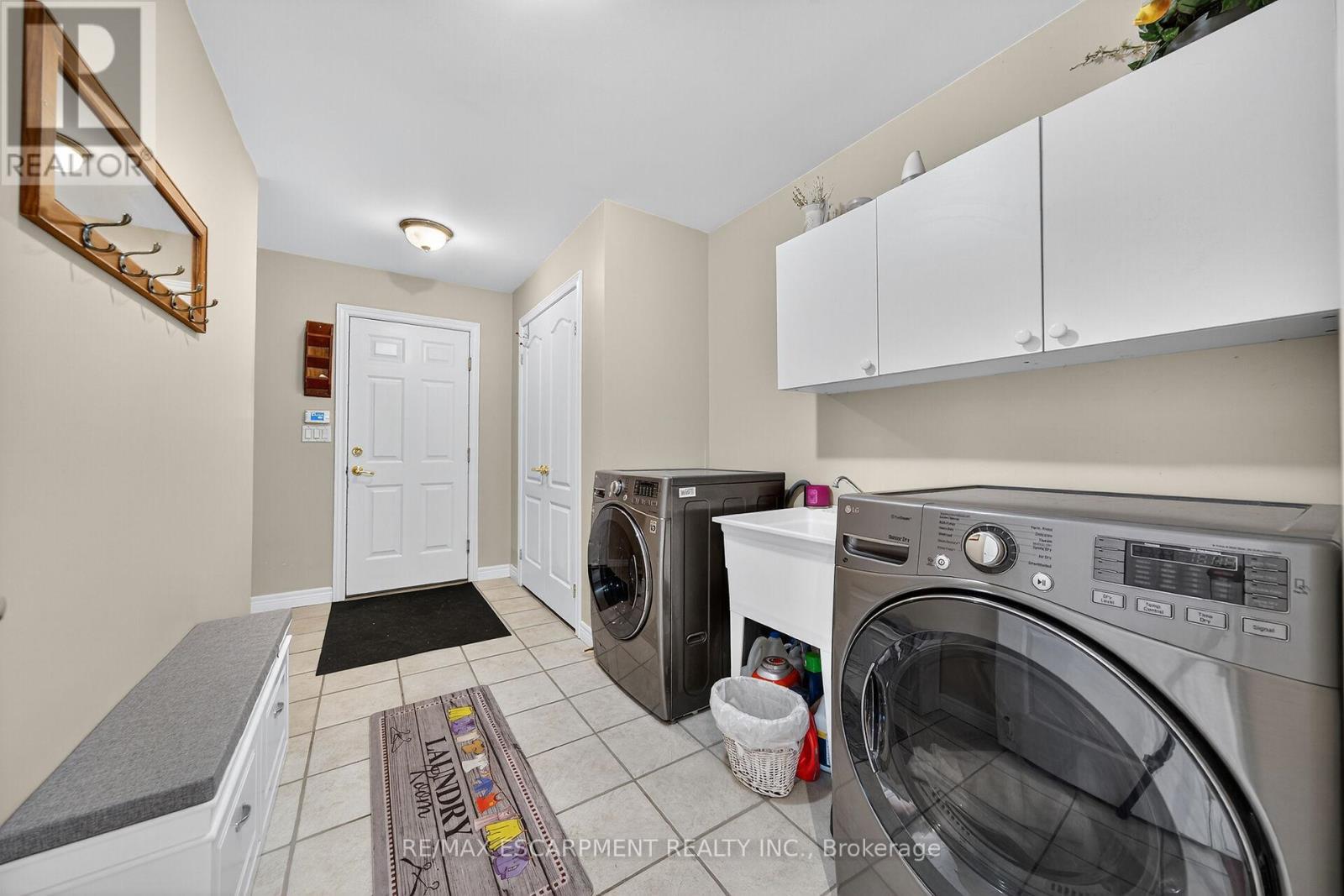 1140 River Road, Haldimand, ON - Indoor Photo Showing Laundry Room