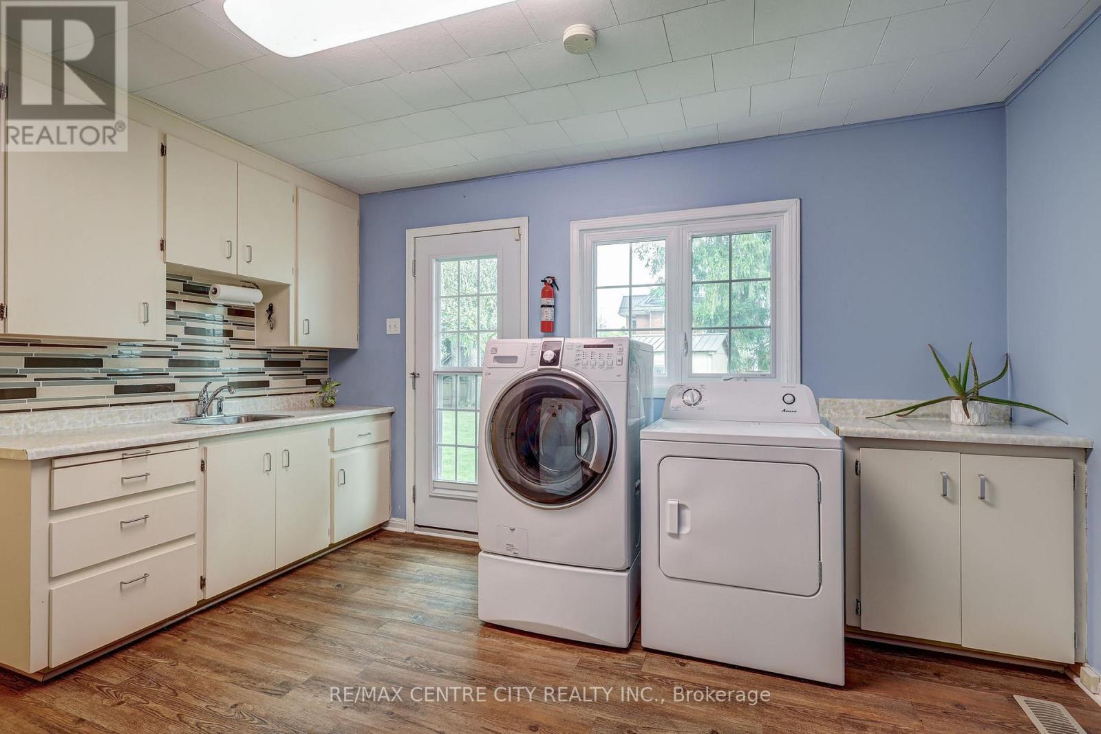 9255 West Street, Bayham (Straffordville), ON - Indoor Photo Showing Laundry Room