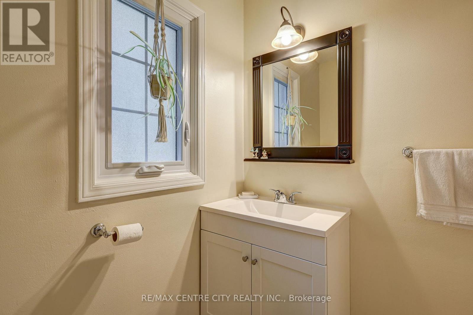 9255 West Street, Bayham (Straffordville), ON - Indoor Photo Showing Bathroom