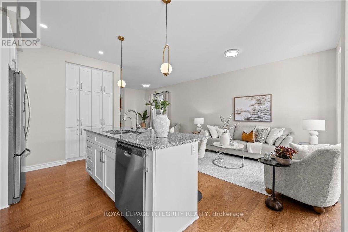 825 Indica Street, Ottawa, ON - Indoor Photo Showing Kitchen With Upgraded Kitchen