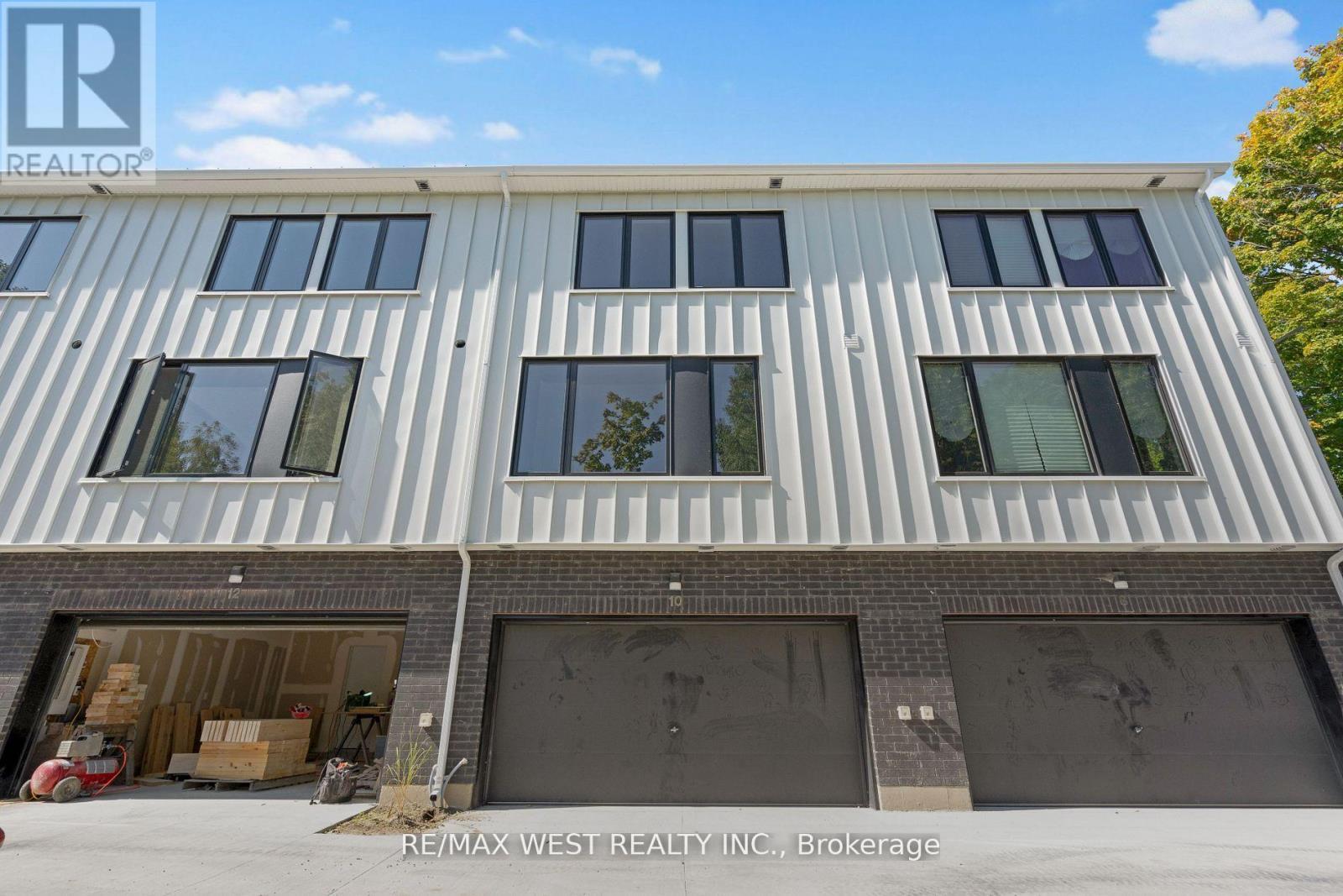 10 Rainwater Lane, Barrie, ON - Outdoor With Exterior