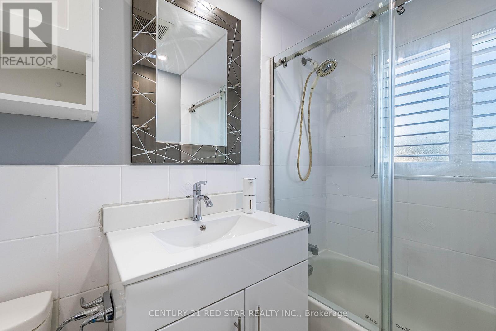 3 Flamingo Crescent, Brampton, ON - Indoor Photo Showing Bathroom