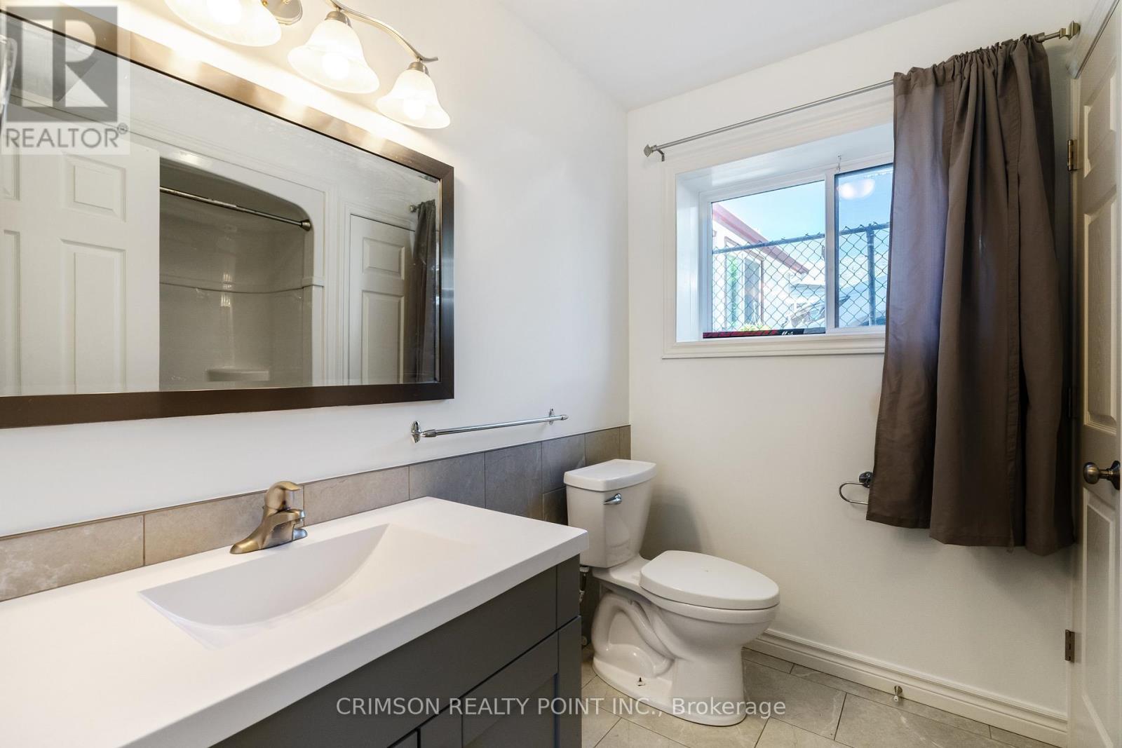 11 Edith Street, St. Catharines, ON - Indoor Photo Showing Bathroom