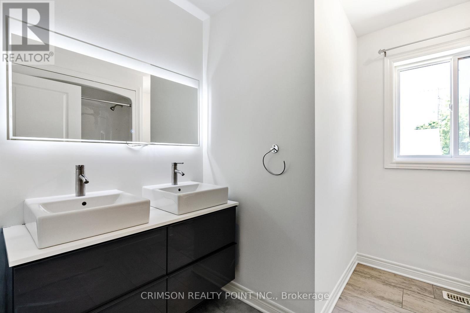 11 Edith Street, St. Catharines, ON - Indoor Photo Showing Bathroom