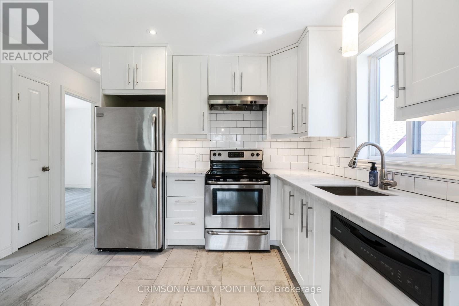 11 Edith Street, St. Catharines, ON - Indoor Photo Showing Kitchen With Upgraded Kitchen