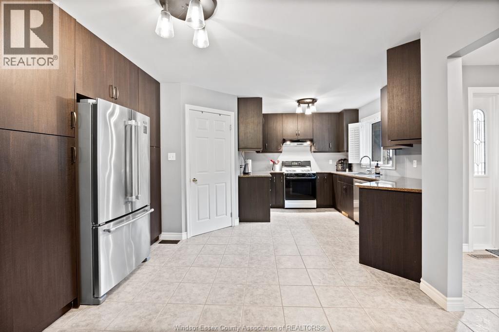 65 Fairway, Amherstburg, ON - Indoor Photo Showing Kitchen