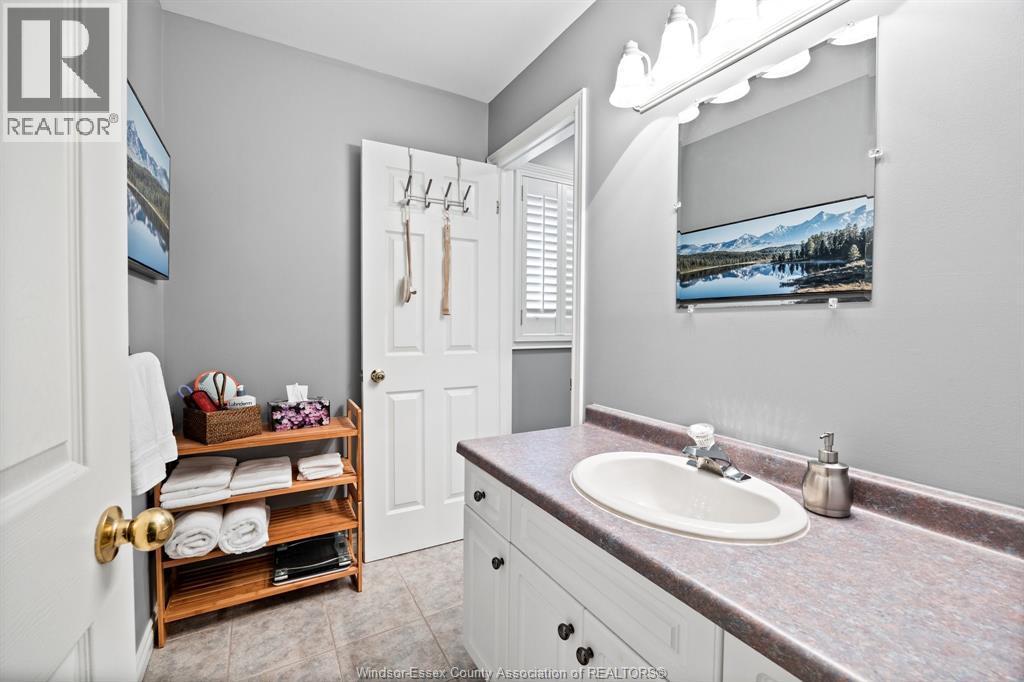 65 Fairway, Amherstburg, ON - Indoor Photo Showing Bathroom