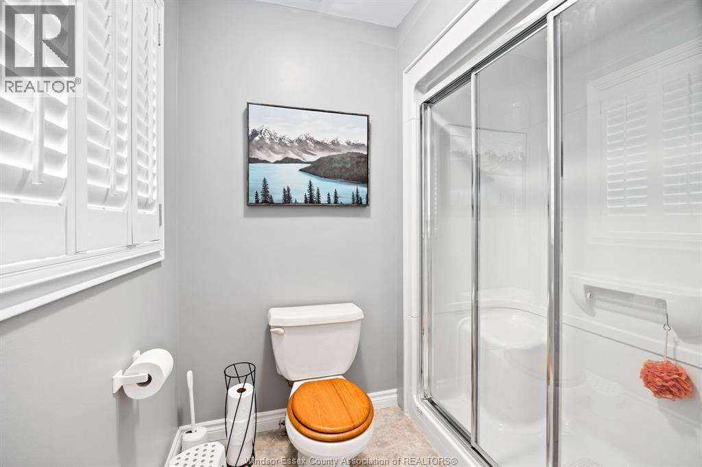 65 Fairway, Amherstburg, ON - Indoor Photo Showing Bathroom