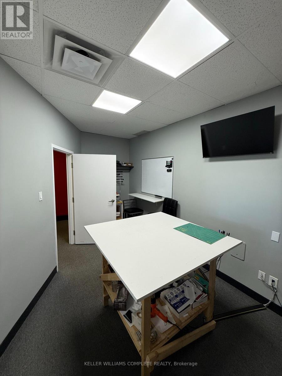 302 Brucedale Avenue, Hamilton, ON