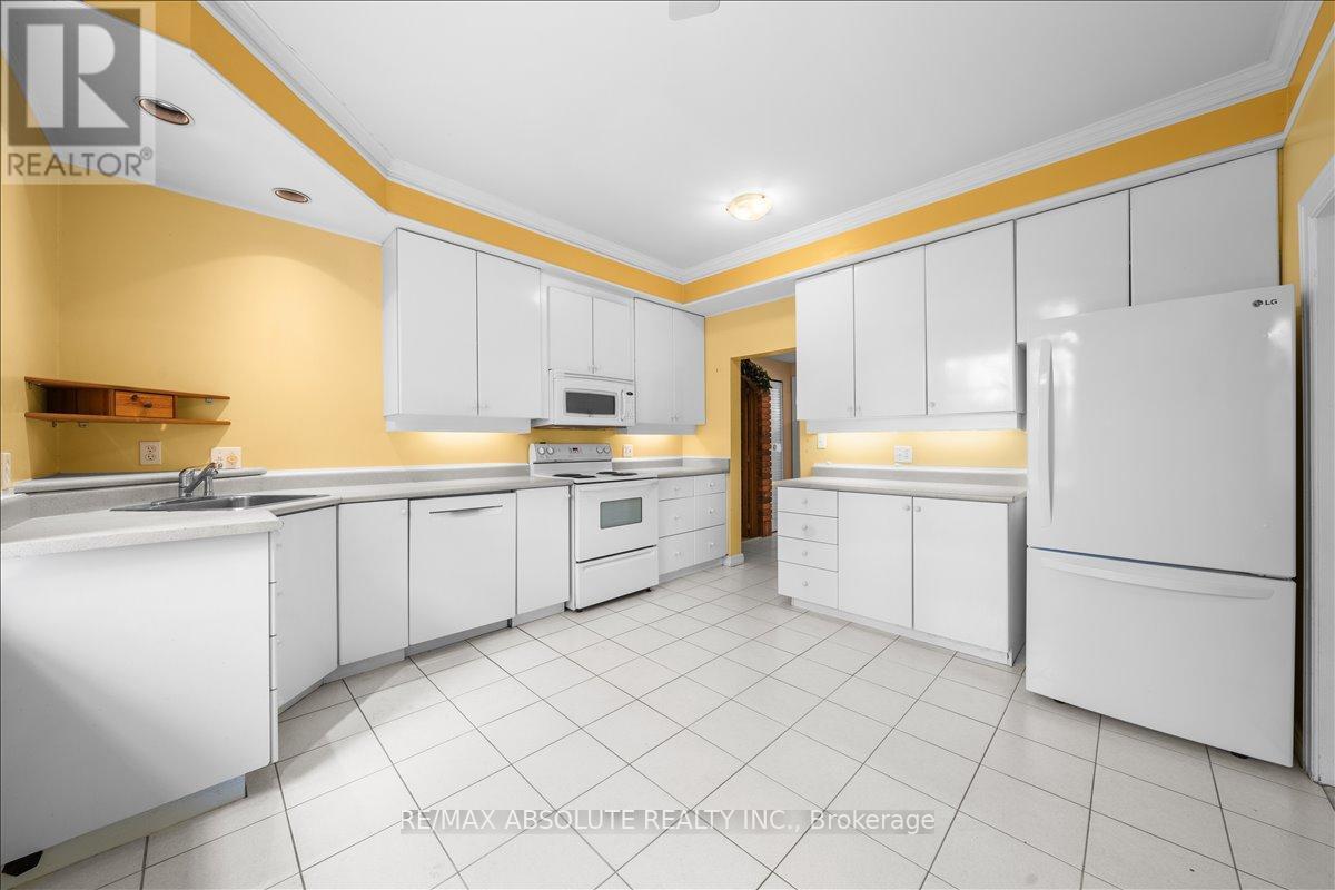 2932 Carp Road, Ottawa, ON - Indoor Photo Showing Kitchen