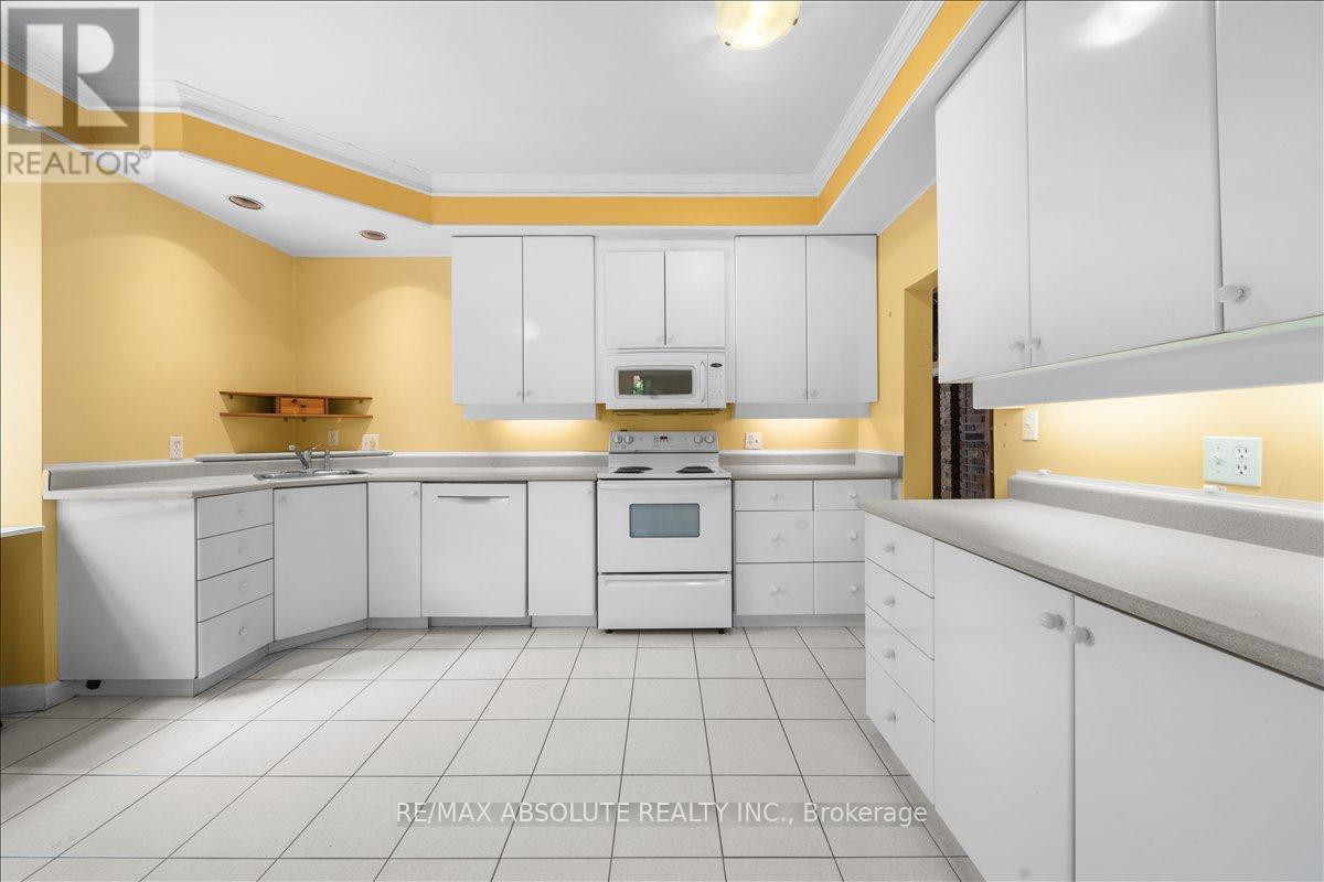 2932 Carp Road, Ottawa, ON - Indoor Photo Showing Kitchen