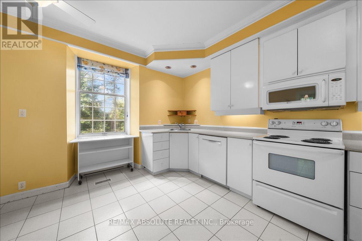 2932 Carp Road, Ottawa, ON - Indoor Photo Showing Kitchen