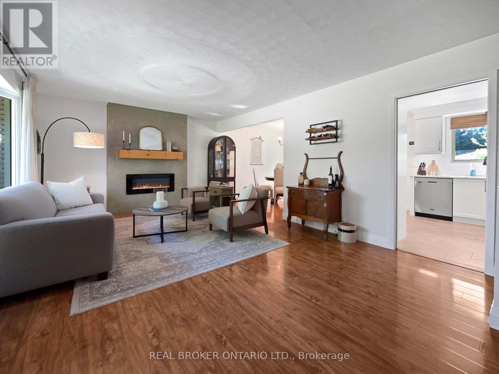 9 Normandy Circle, Norfolk, ON - Indoor Photo Showing Living Room With Fireplace
