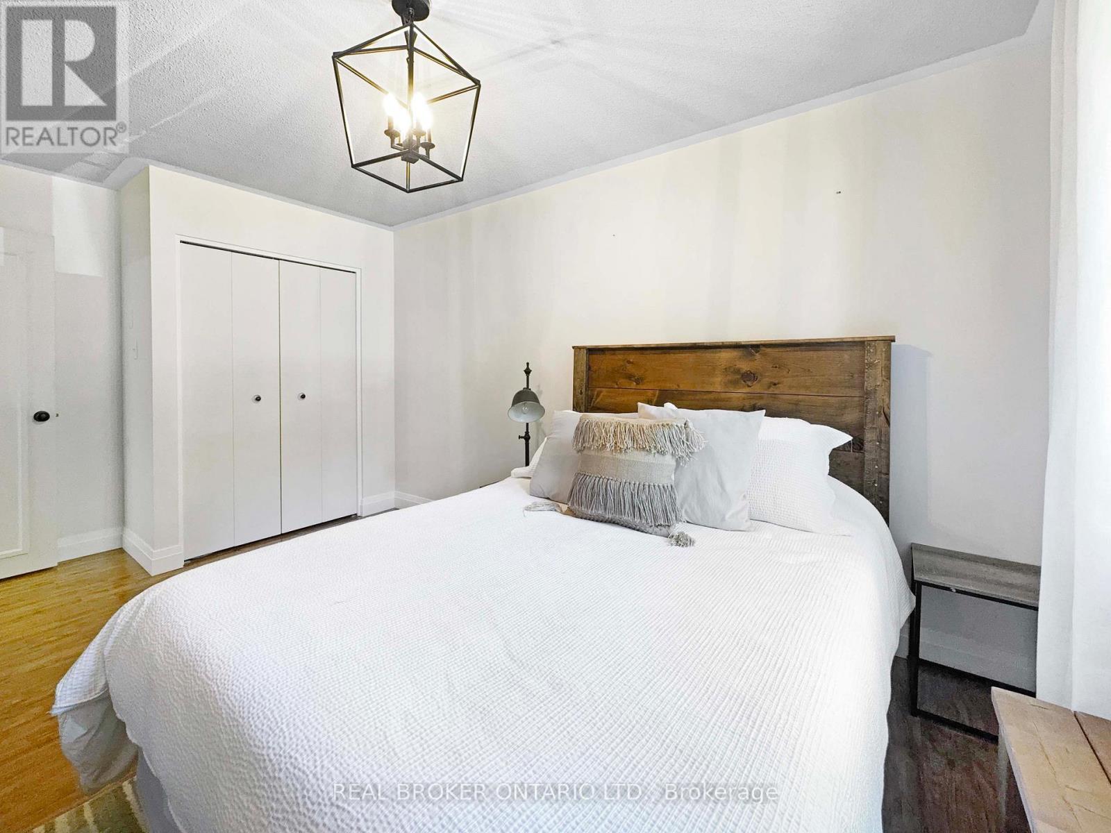 9 Normandy Circle, Norfolk, ON - Indoor Photo Showing Bedroom
