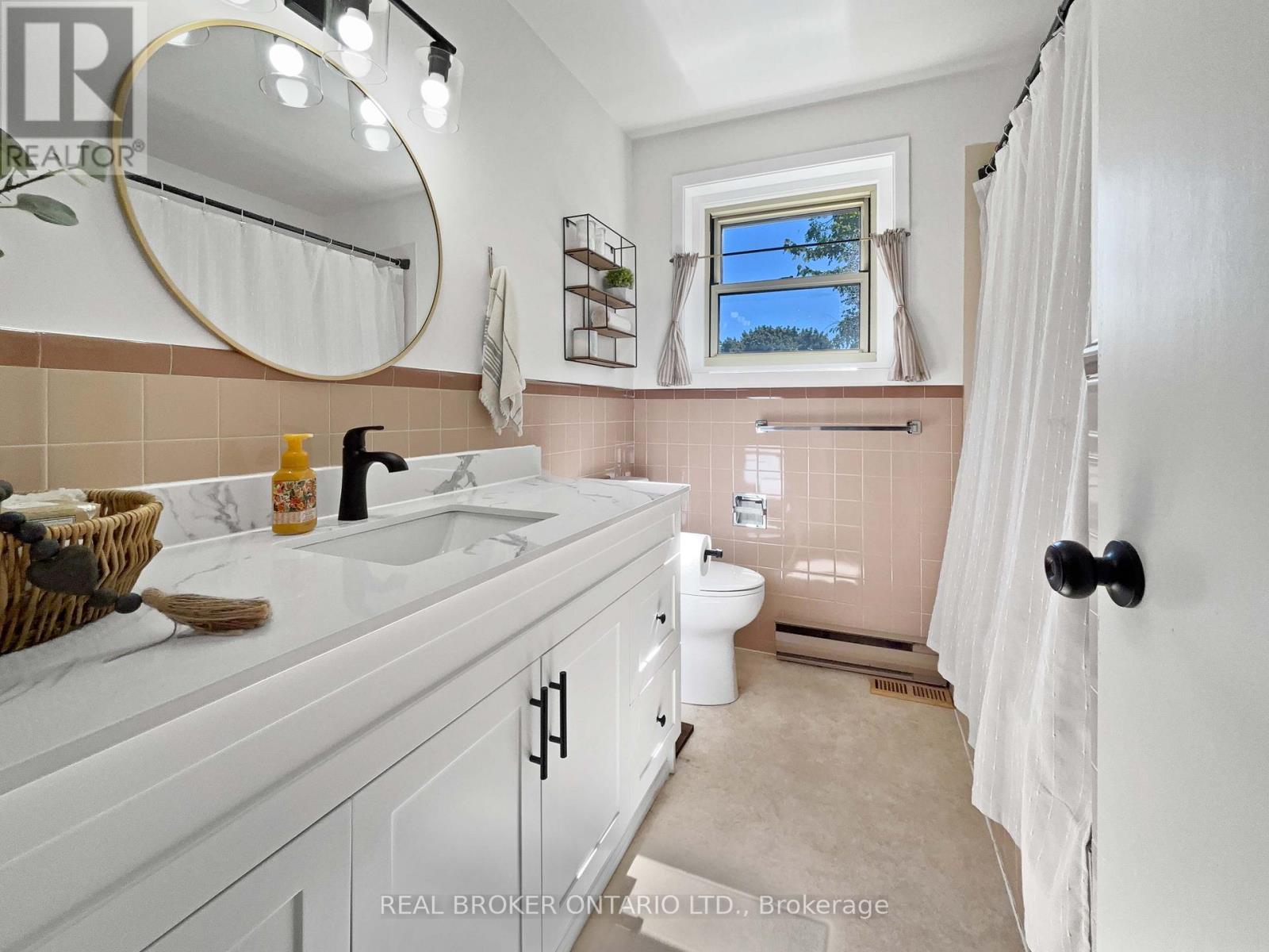 9 Normandy Circle, Norfolk, ON - Indoor Photo Showing Bathroom