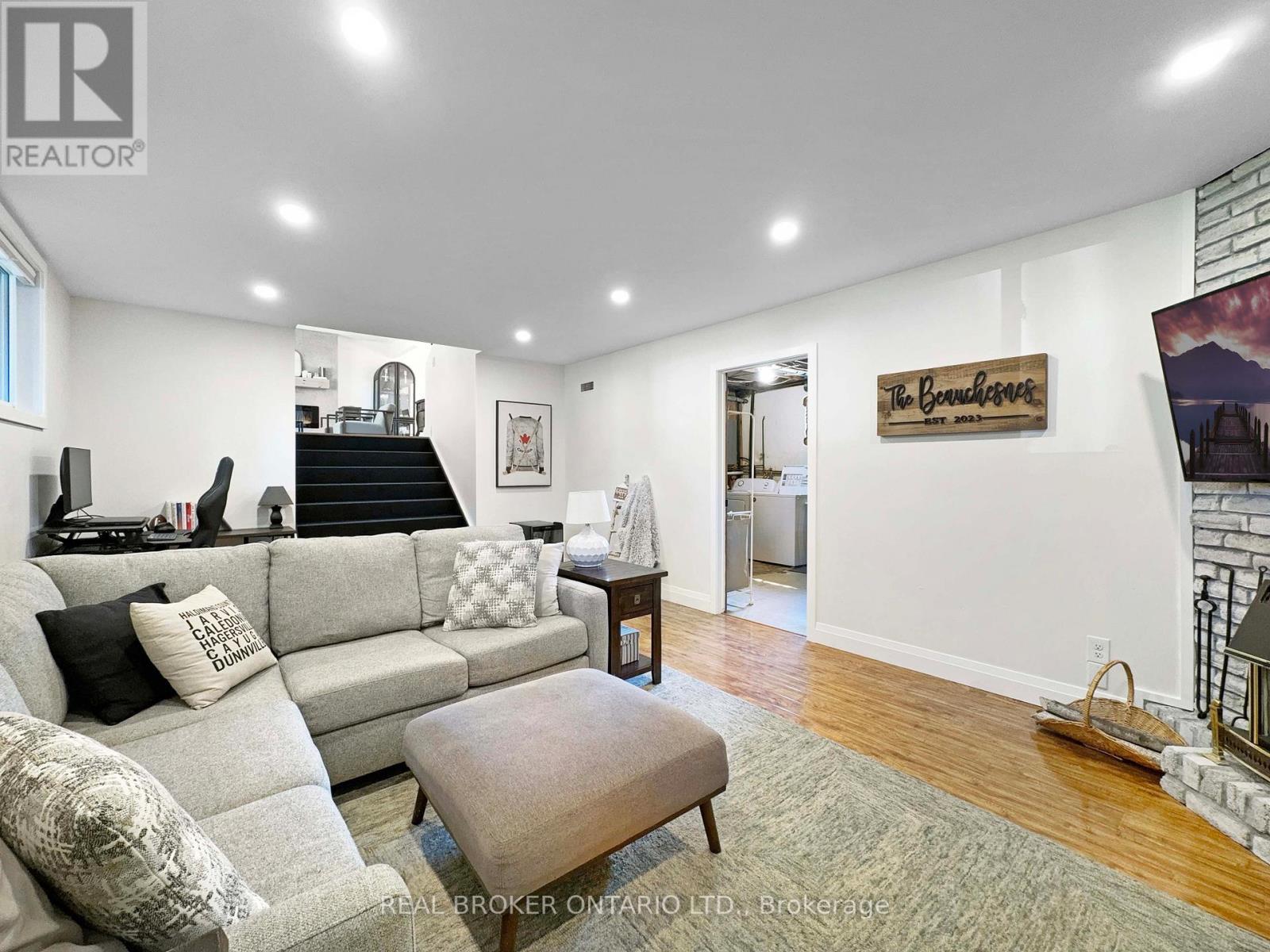 9 Normandy Circle, Norfolk, ON - Indoor Photo Showing Living Room With Fireplace