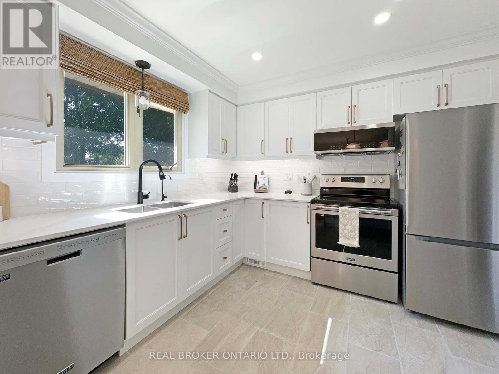 9 Normandy Circle, Norfolk, ON - Indoor Photo Showing Kitchen