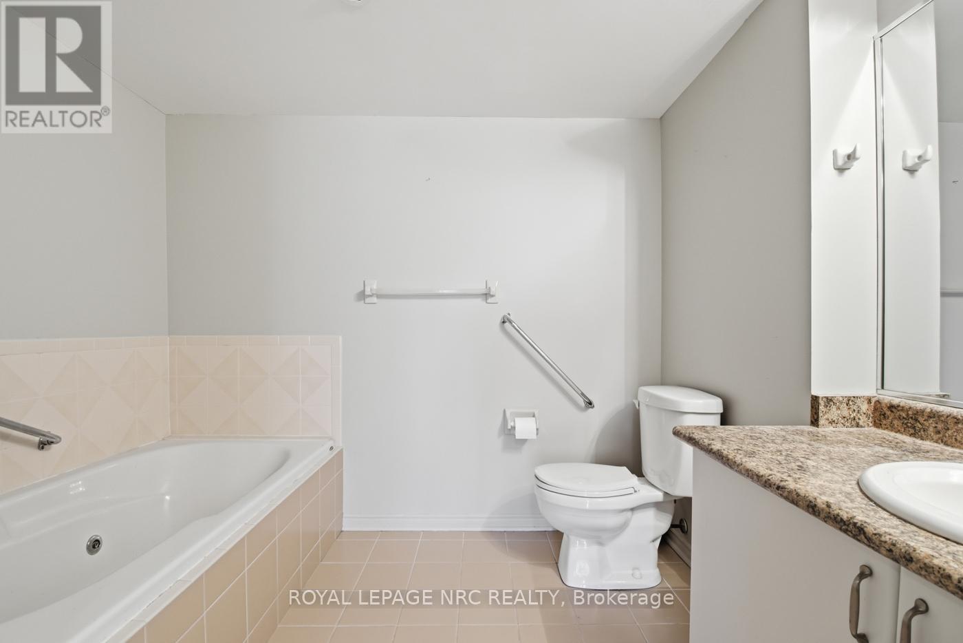 Primary En-Suite - 102 - 3 Towering Heights Boulevard, St. Catharines (Glendale/Glenridge), ON - Indoor Photo Showing Bathroom