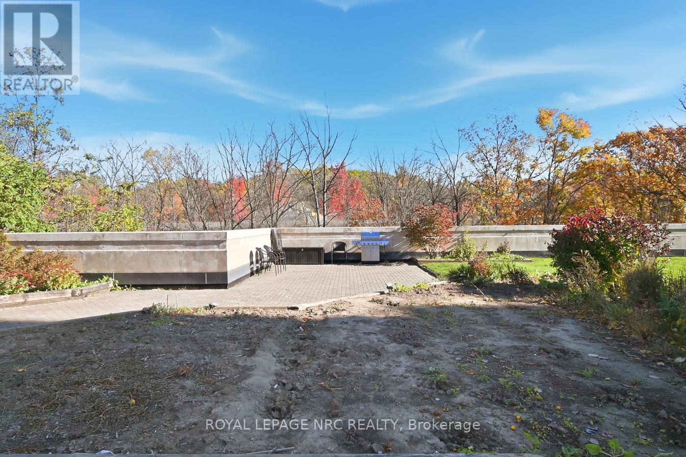 Rear Elevation - 102 - 3 Towering Heights Boulevard, St. Catharines (Glendale/Glenridge), ON - Outdoor