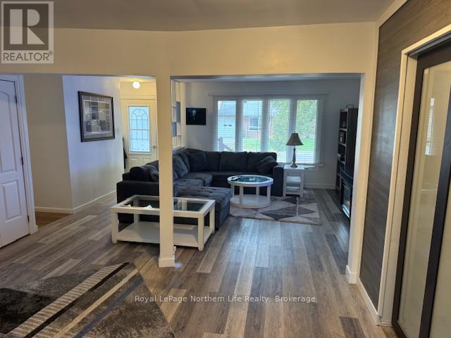 44 Desgroseilliers Street, West Nipissing (Sturgeon Falls), ON - Indoor Photo Showing Living Room