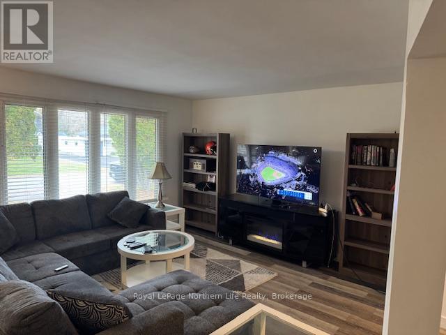 44 Desgroseilliers Street, West Nipissing (Sturgeon Falls), ON - Indoor Photo Showing Living Room