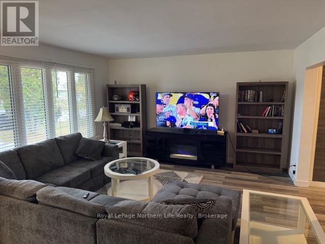 44 Desgroseilliers Street, West Nipissing (Sturgeon Falls), ON - Indoor Photo Showing Living Room