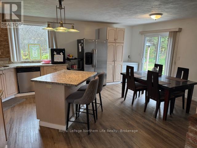 44 Desgroseilliers Street, West Nipissing (Sturgeon Falls), ON - Indoor Photo Showing Dining Room