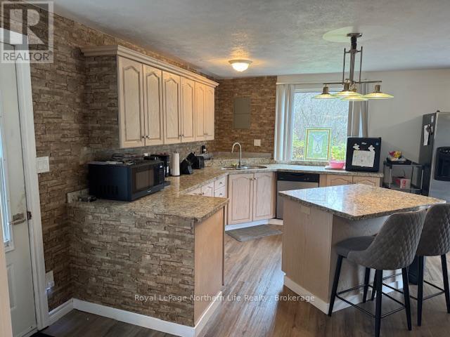 44 Desgroseilliers Street, West Nipissing (Sturgeon Falls), ON - Indoor Photo Showing Kitchen