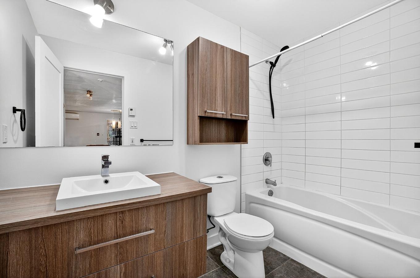 Bathroom - 1-1635 Rue Wilfrid-Pelletier, Saint-Jérôme, QC - Indoor Photo Showing Bathroom