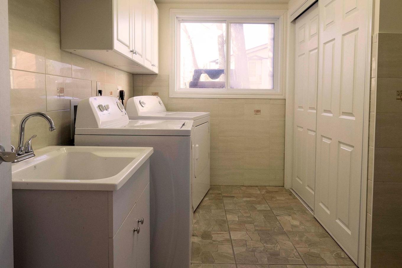 Laundry room - 28 Rue De Port-Royal, Gatineau (Aylmer), QC - Indoor Photo Showing Laundry Room