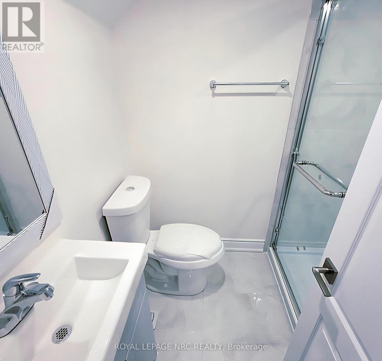 2 - 69 Vine Street, St. Catharines (E. Chester), ON - Indoor Photo Showing Bathroom