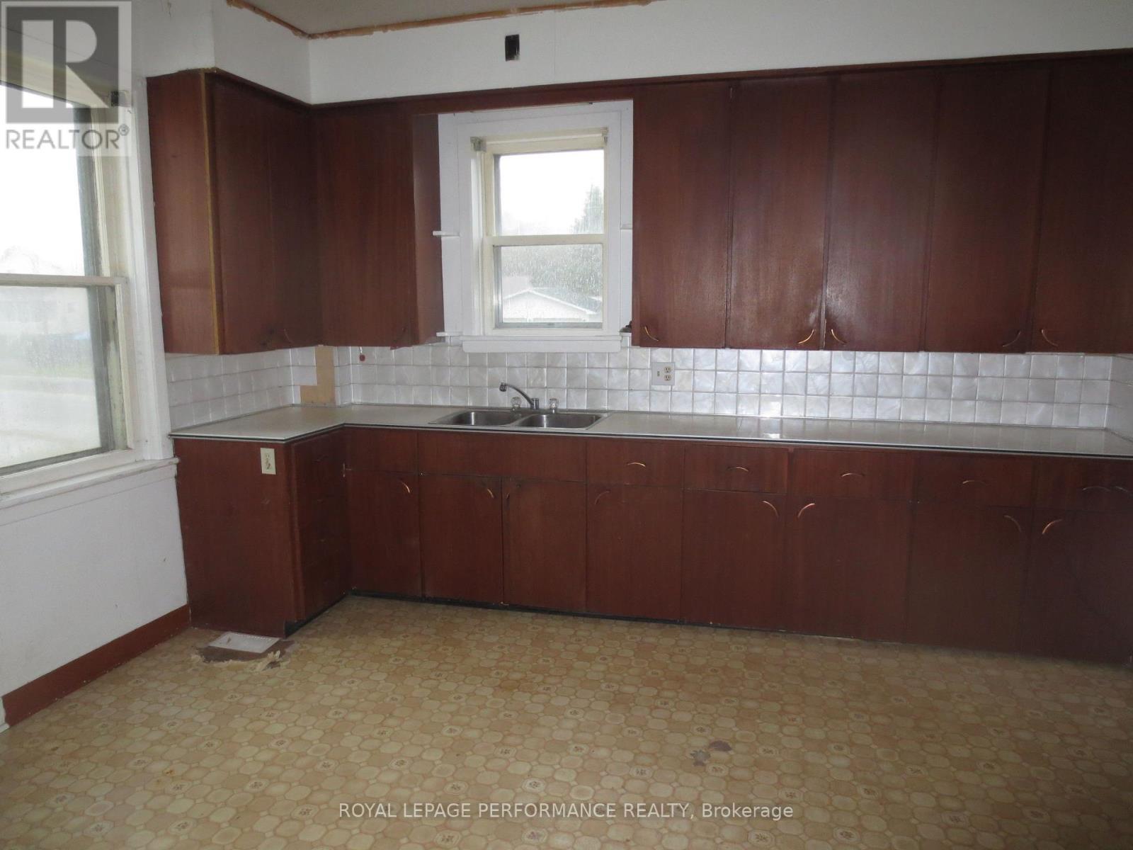 18491 Hughie Munro Street, North Glengarry, ON - Indoor Photo Showing Kitchen With Double Sink