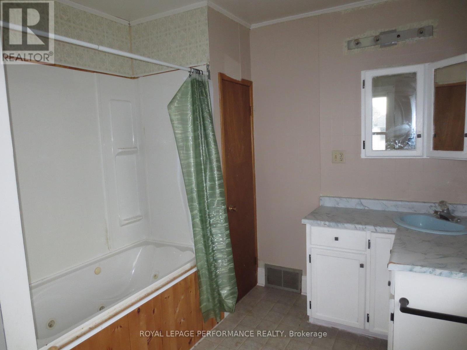 18491 Hughie Munro Street, North Glengarry, ON - Indoor Photo Showing Bathroom
