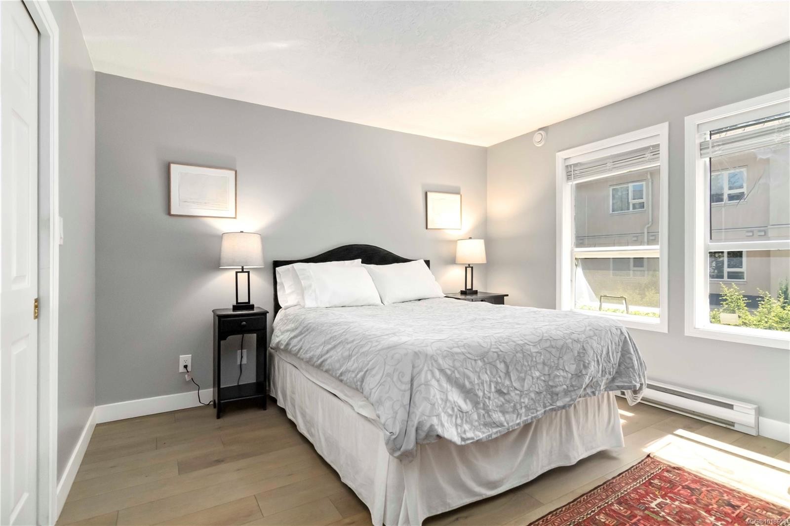203-9945 Fifth St, Sidney, BC - Indoor Photo Showing Bedroom