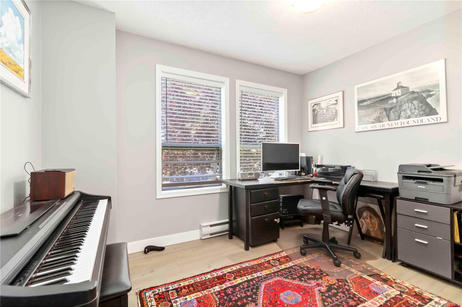 203-9945 Fifth St, Sidney, BC - Indoor Photo Showing Office