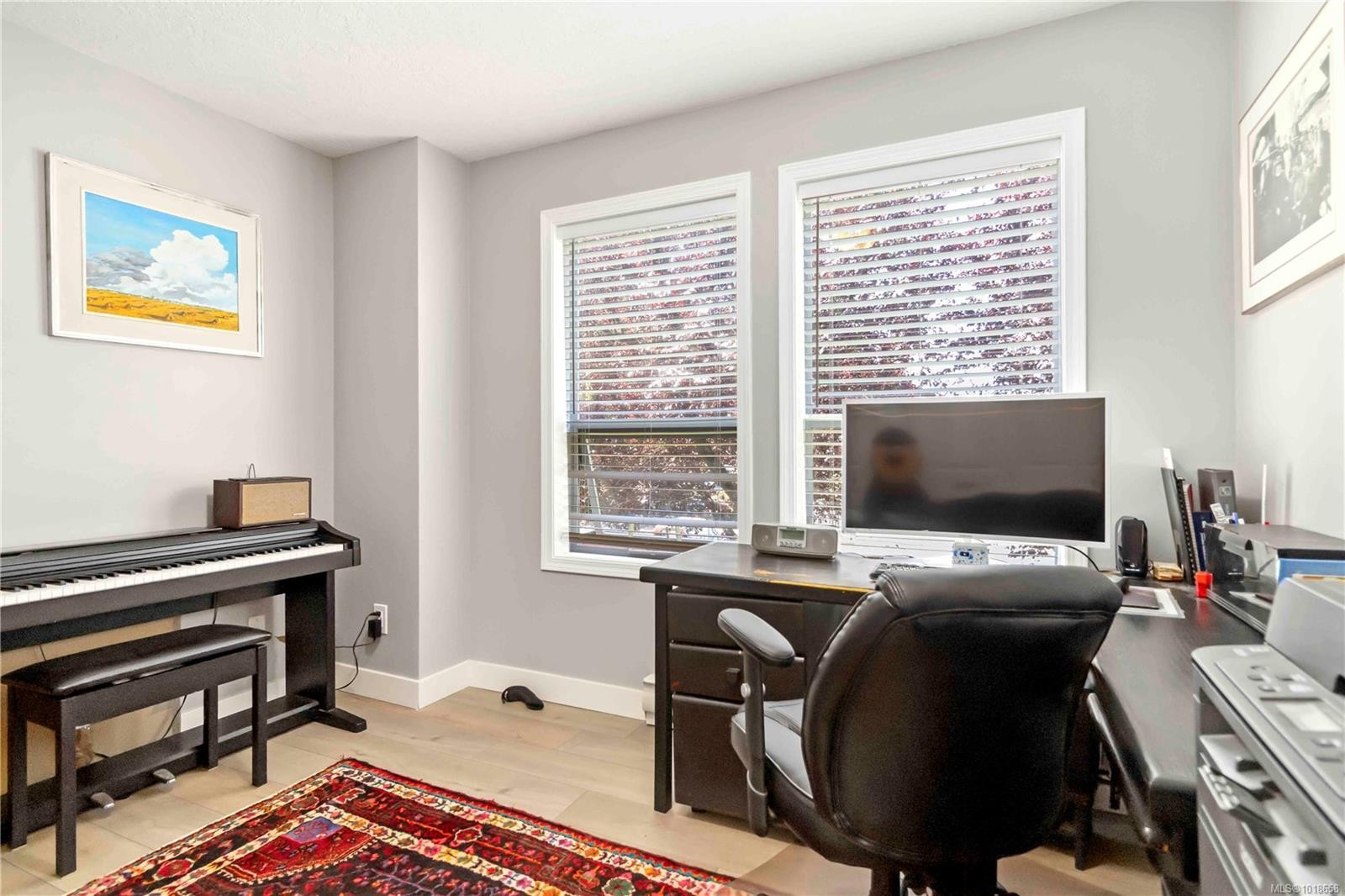 203-9945 Fifth St, Sidney, BC - Indoor Photo Showing Office