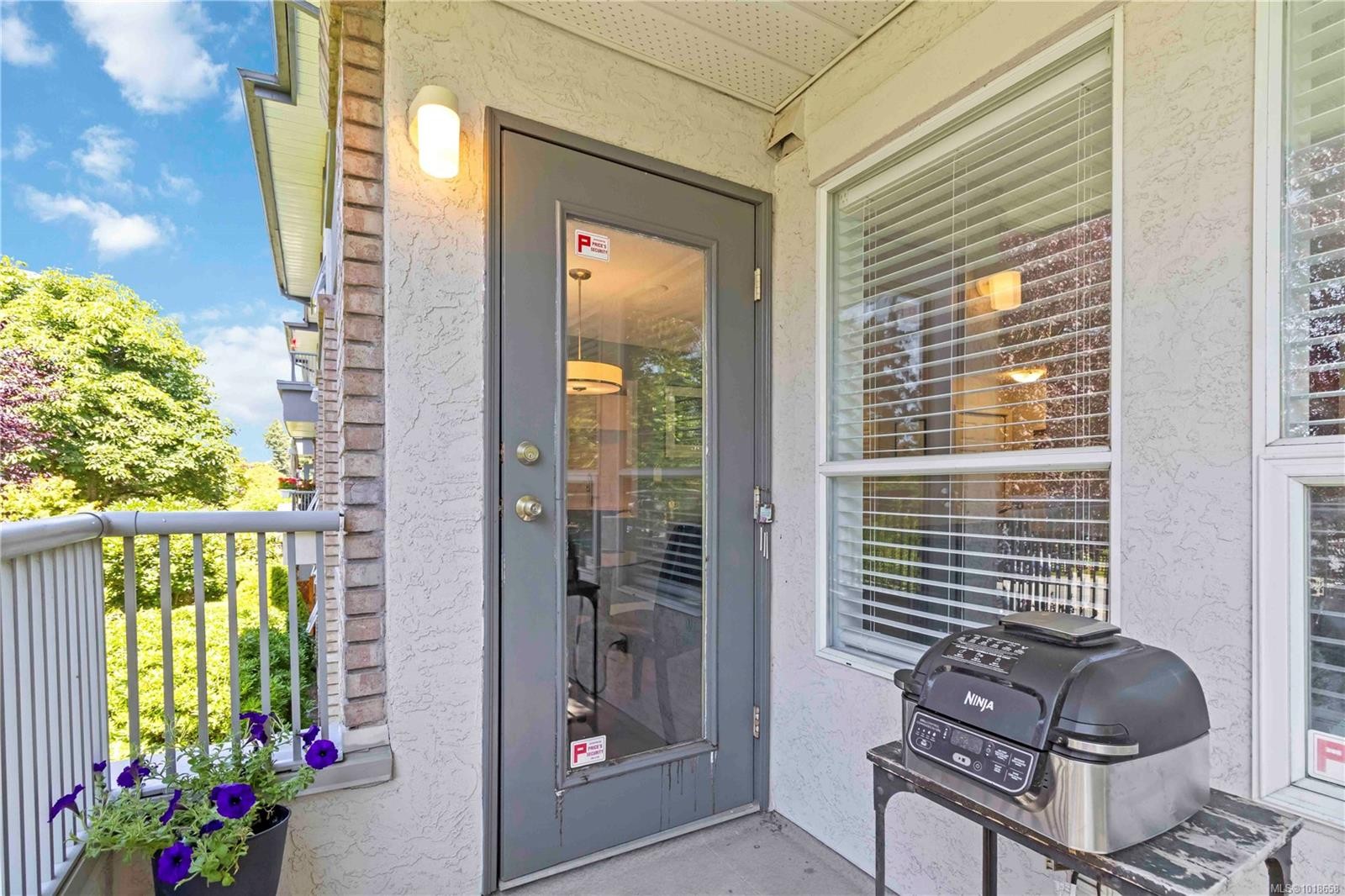 203-9945 Fifth St, Sidney, BC - Outdoor With Exterior