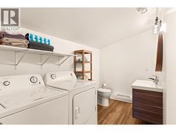 Laundry suite 2 above garage -