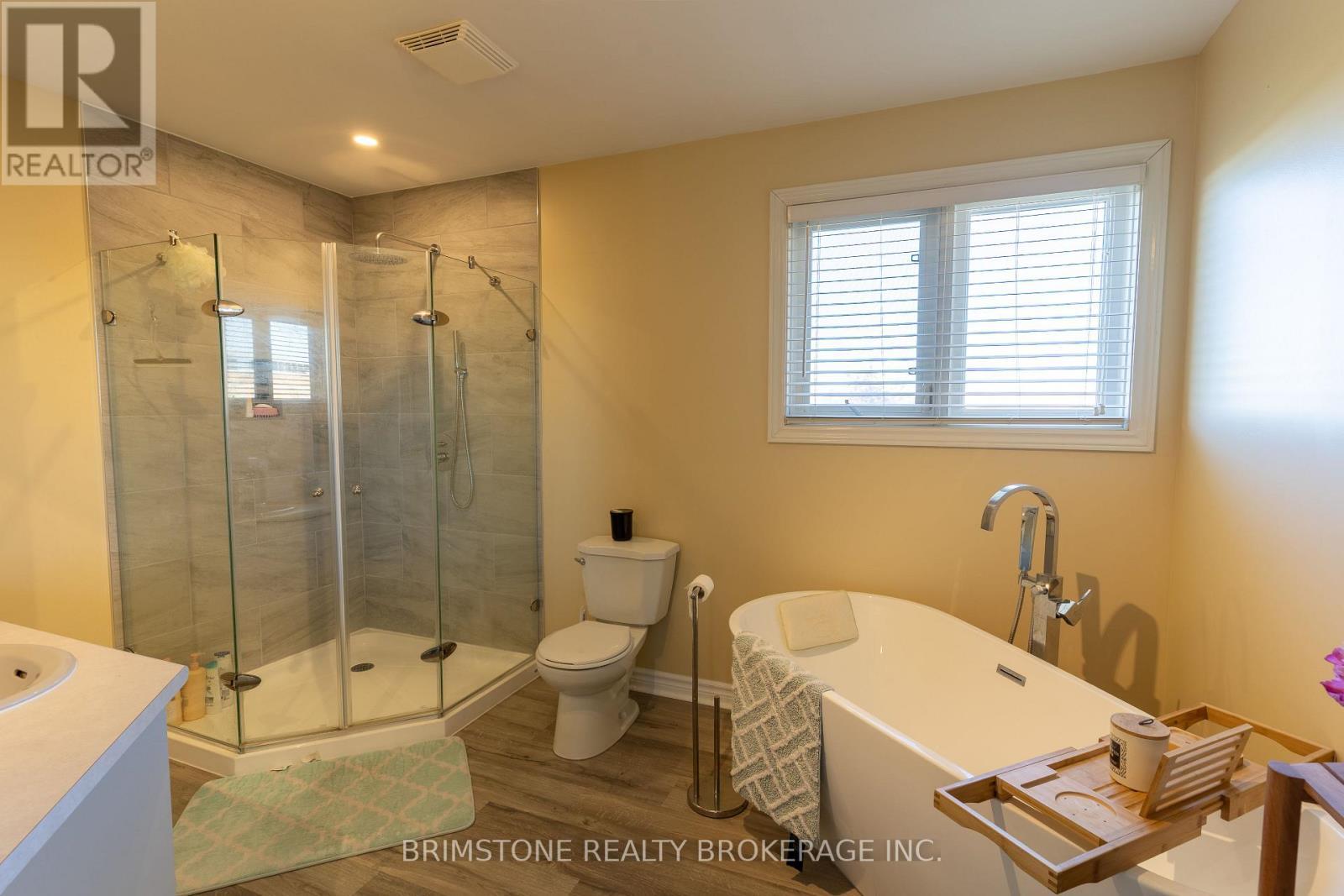 6 Silvercreek Crescent, Barrie, ON - Indoor Photo Showing Bathroom