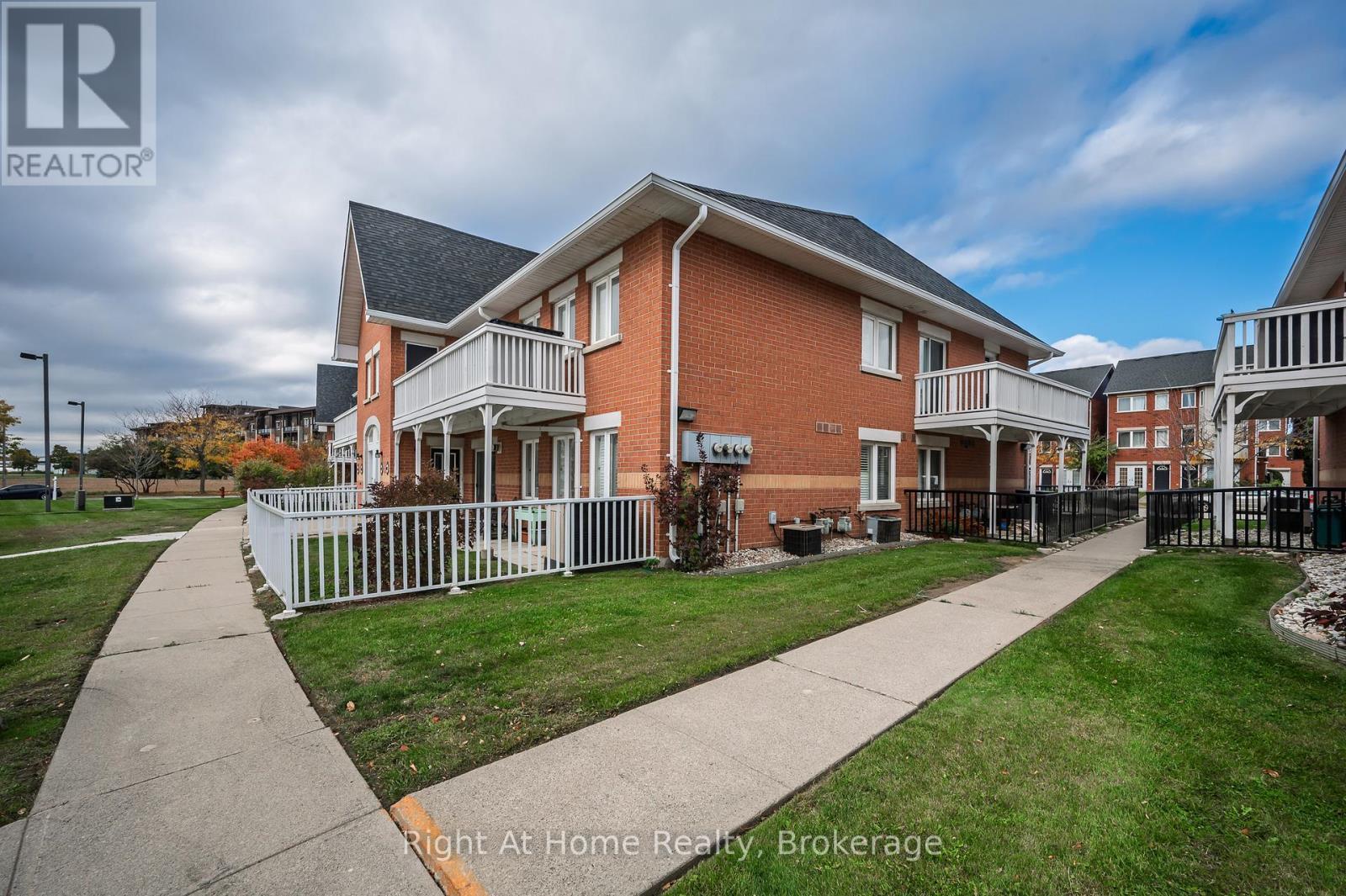 706 - 1701 Lampman Avenue, Burlington (Uptown), ON - Outdoor With Balcony