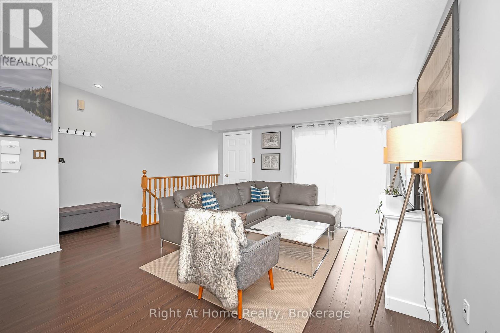 706 - 1701 Lampman Avenue, Burlington (Uptown), ON - Indoor