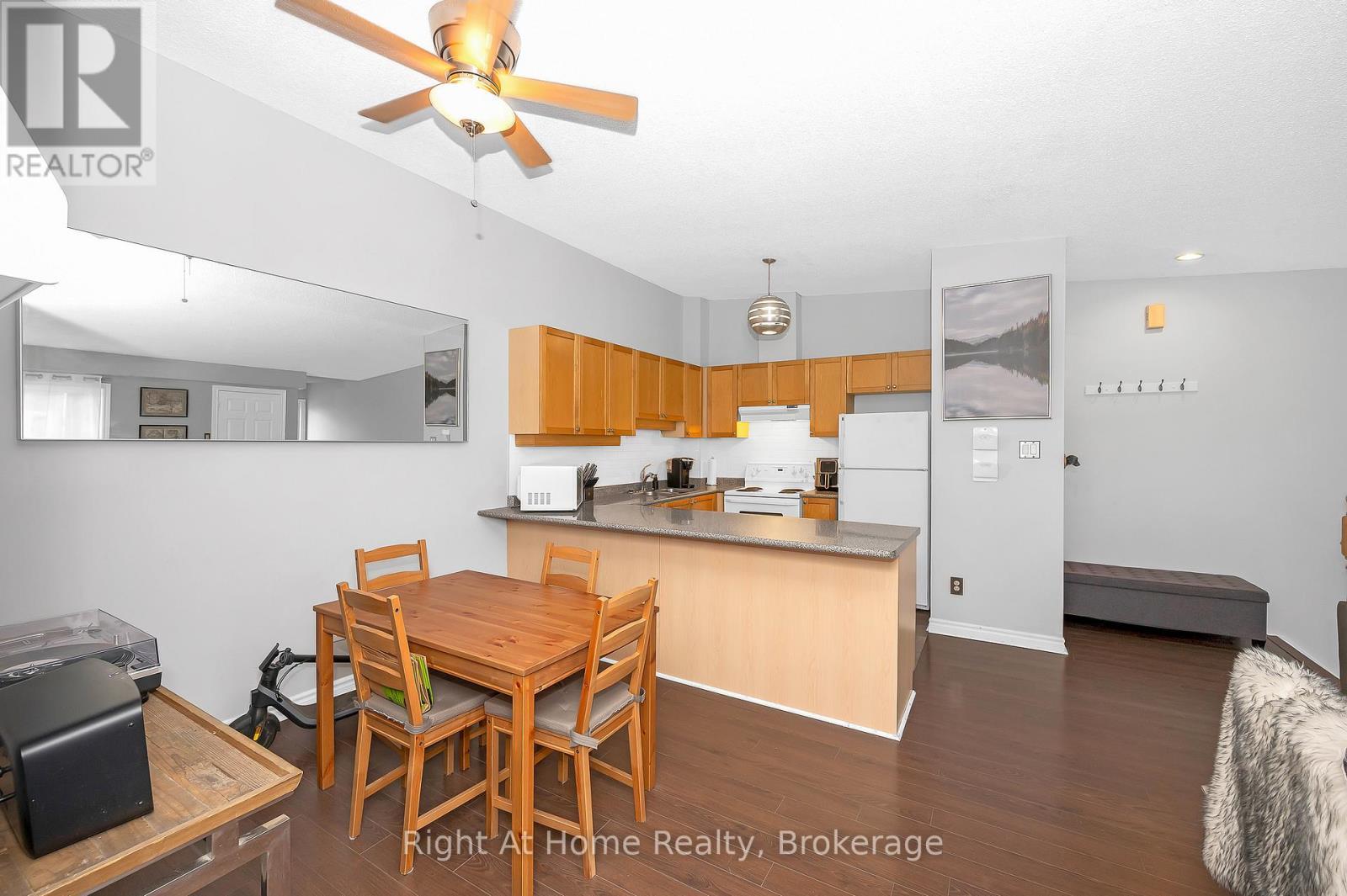 706 - 1701 Lampman Avenue, Burlington (Uptown), ON - Indoor Photo Showing Other Room