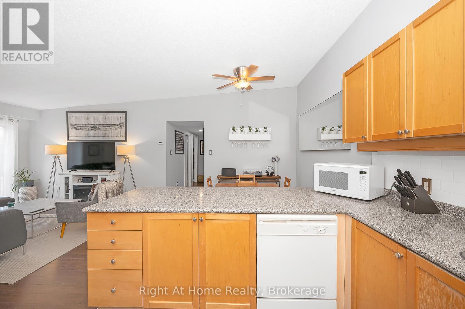 706 - 1701 Lampman Avenue, Burlington (Uptown), ON - Indoor Photo Showing Kitchen